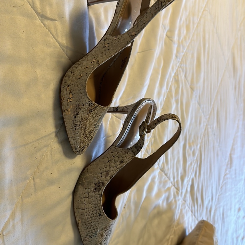 Size 9 - Picture 2 of 3